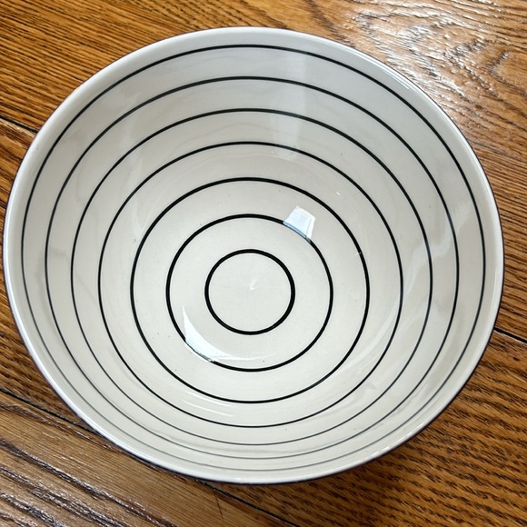 Thyme & Table bowl. White, black stripes, gold edge.  Great condition - Picture 4 of 7